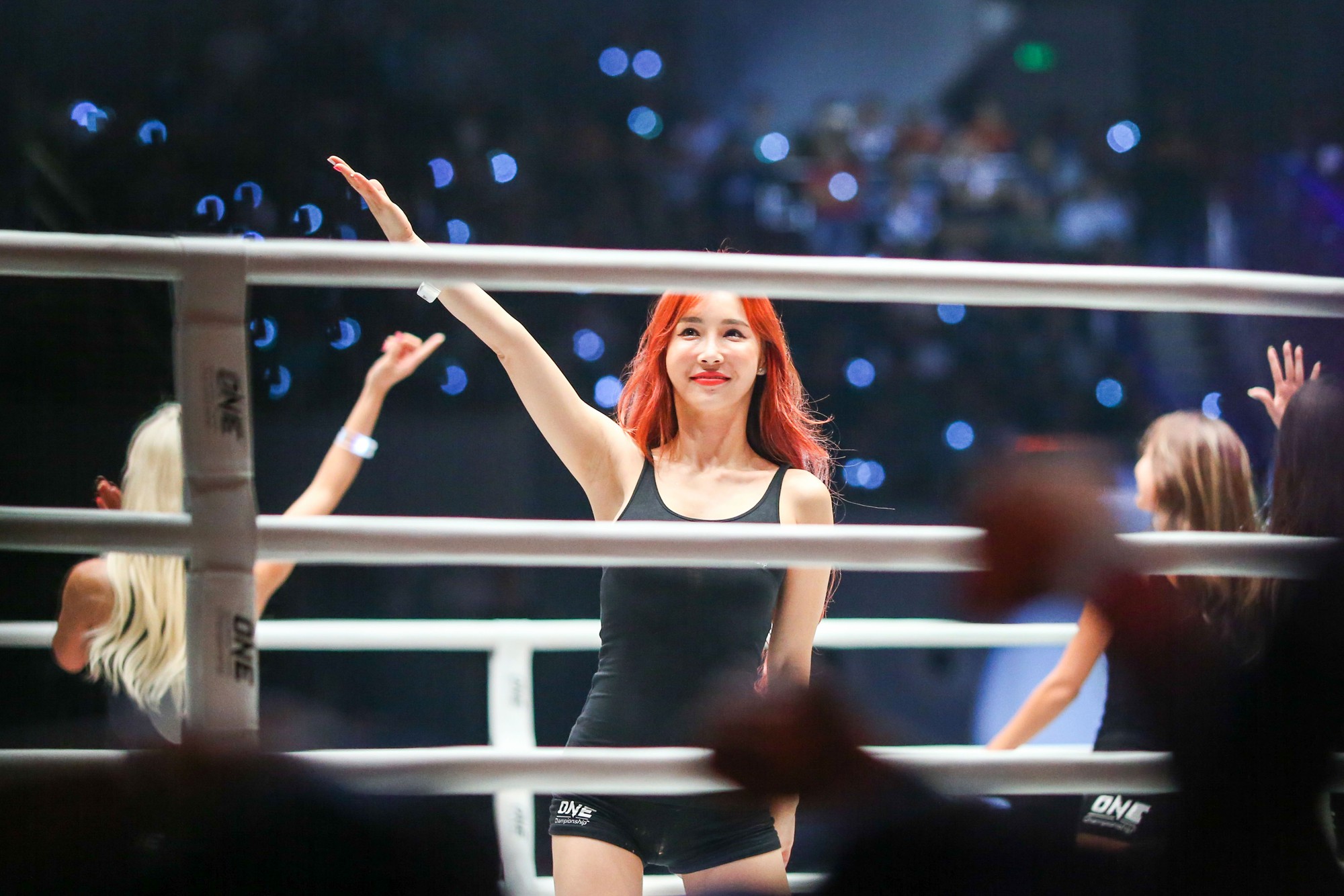 Những Ring Girl nóng bỏng trên sàn đấu ONE Championship - Ảnh 13.