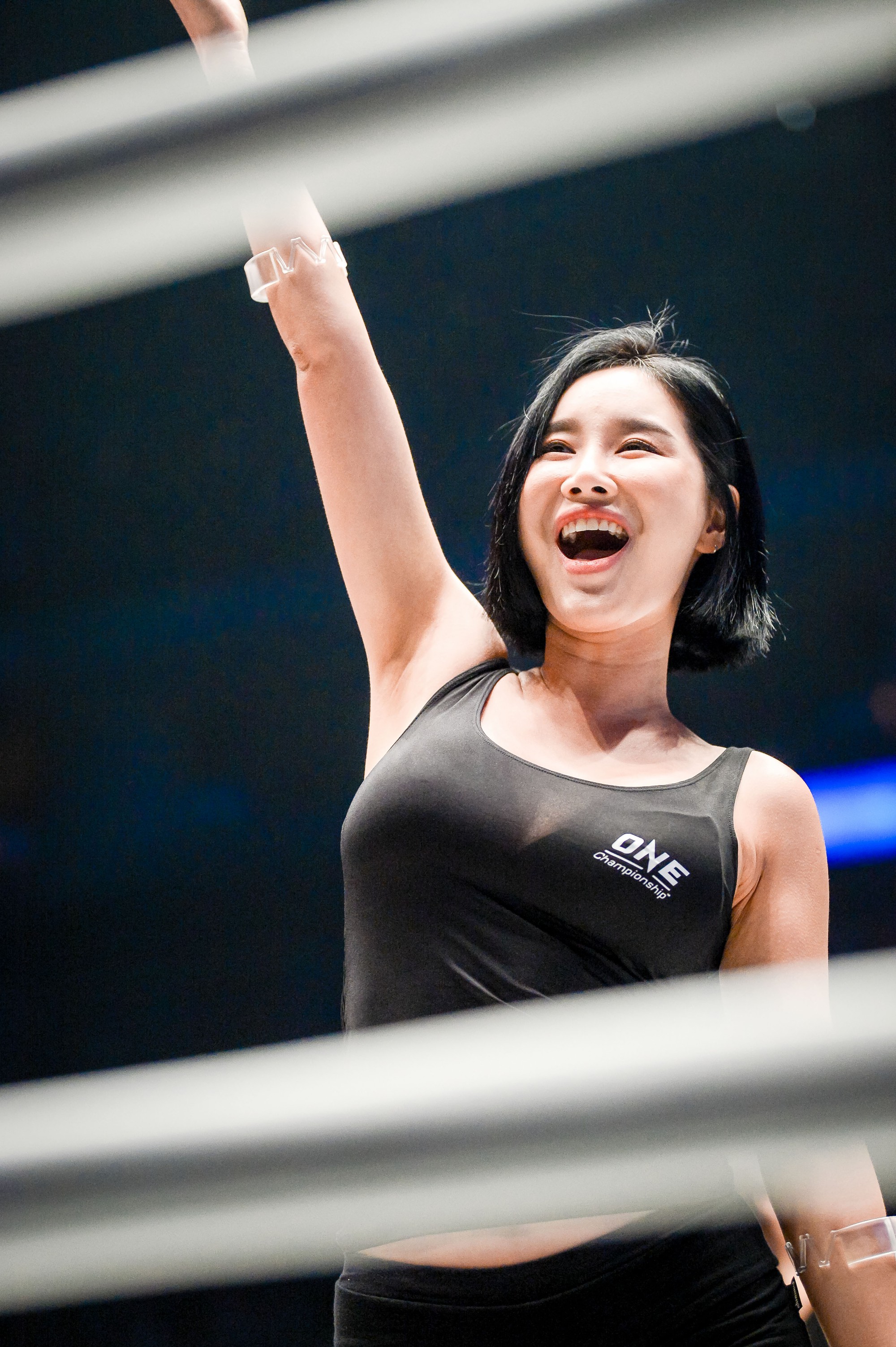 Những Ring Girl nóng bỏng trên sàn đấu ONE Championship - Ảnh 7.