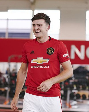 Maguire ký hợp đồng 80 triệu bảng, fan Man United báo bị cướp - Ảnh 6.