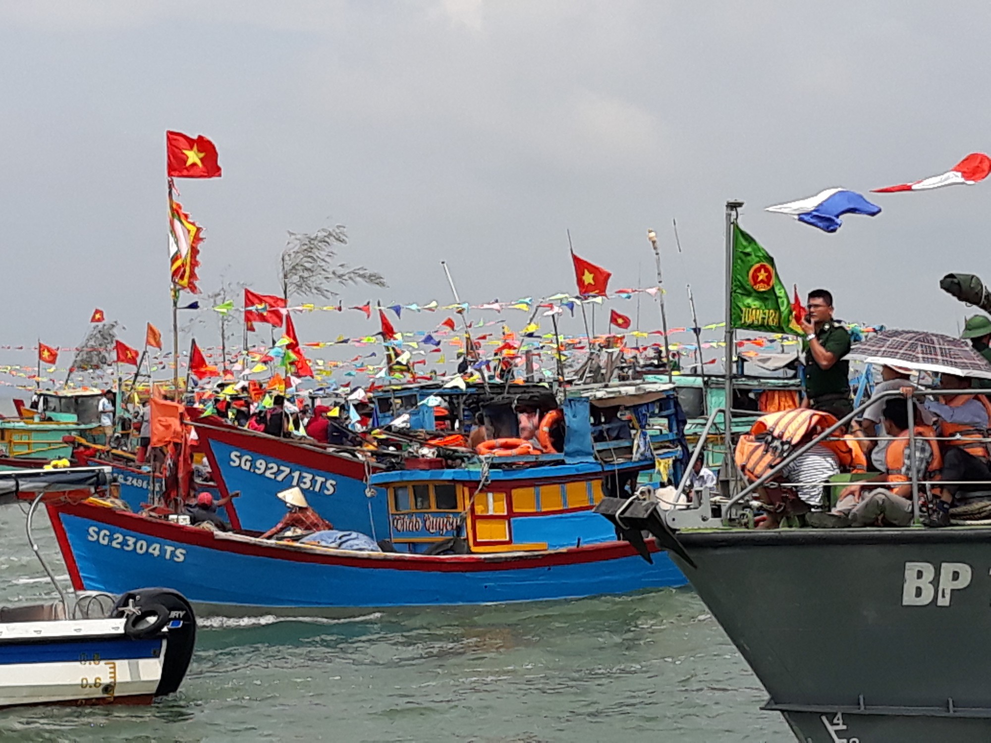 Quý Bình, Hạnh Thúy... hết lòng vì trẻ em! - Ảnh 21.