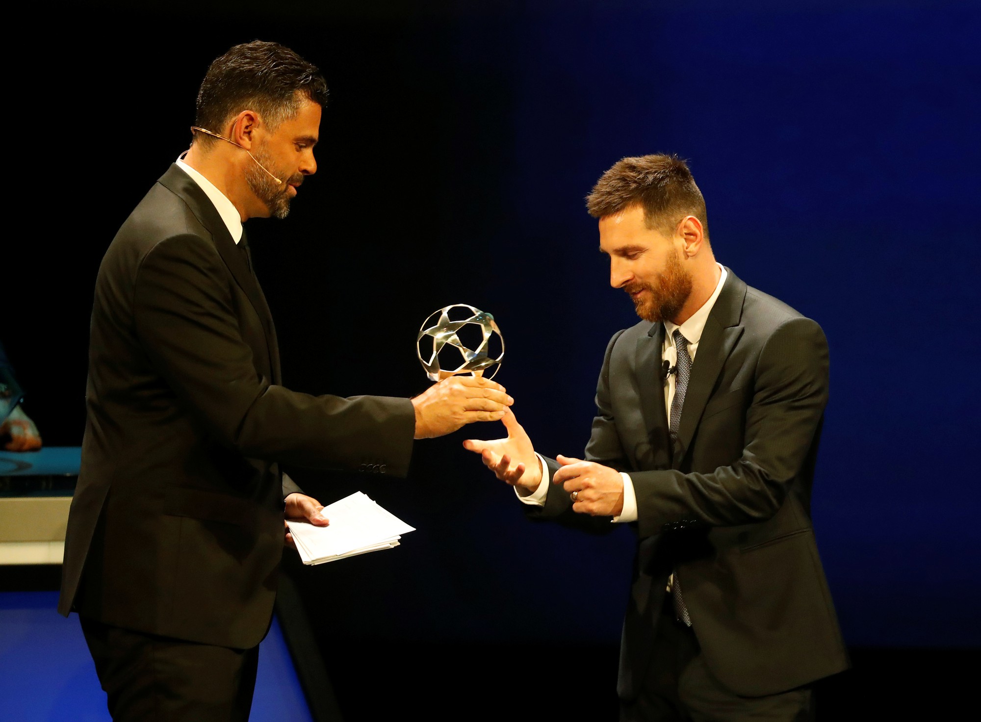 Pai de Lionel Messi discutiu o futuro com David Beckham - Foto 4. Bố Lionel Messi bàn bạc tương lai với David Beckham - Ảnh 4.