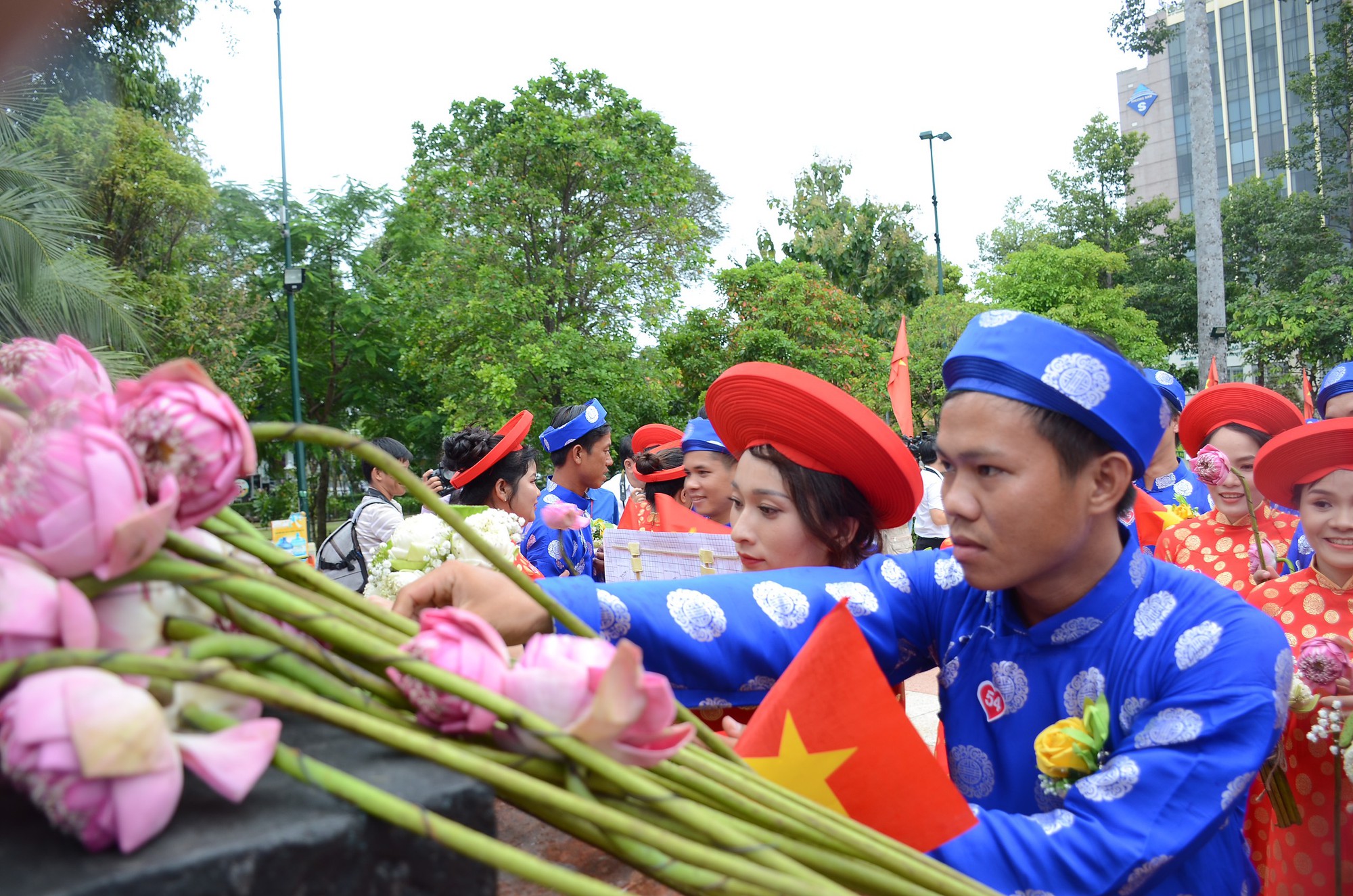 Ấm áp lễ cưới tập thể của 100 đôi công nhân trong Ngày Quốc Khánh - Ảnh 3.