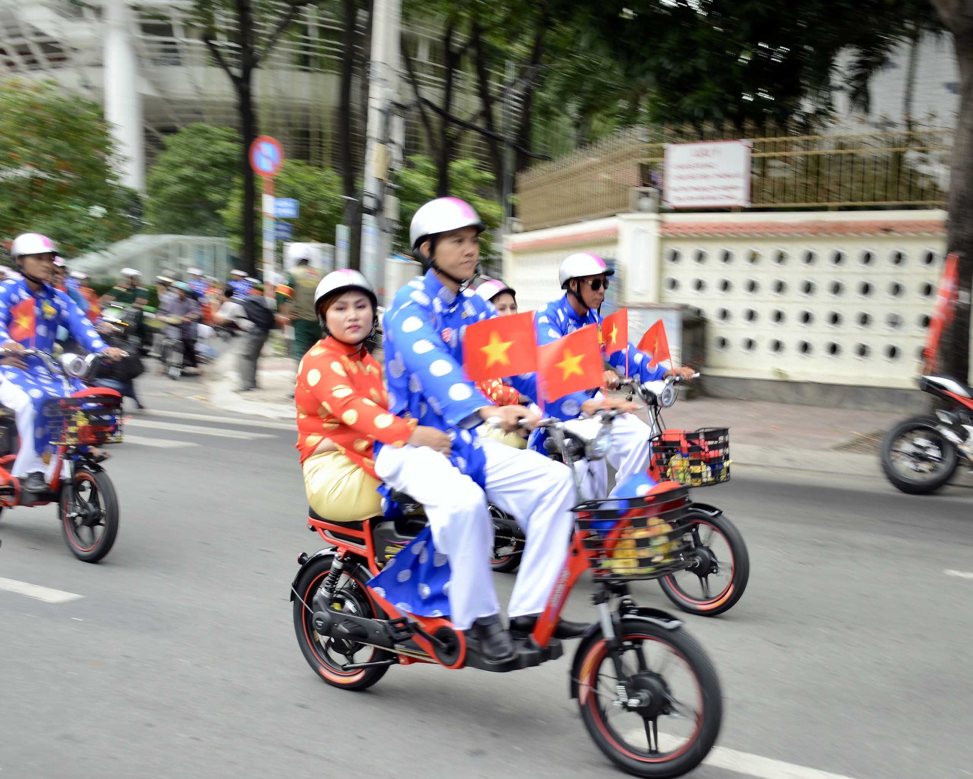 Ấm áp lễ cưới tập thể của 100 đôi công nhân trong Ngày Quốc Khánh - Ảnh 9.