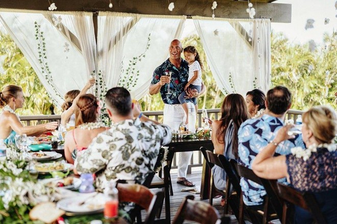 Actor The Rock shows off discreet wedding photos - Photo 2.