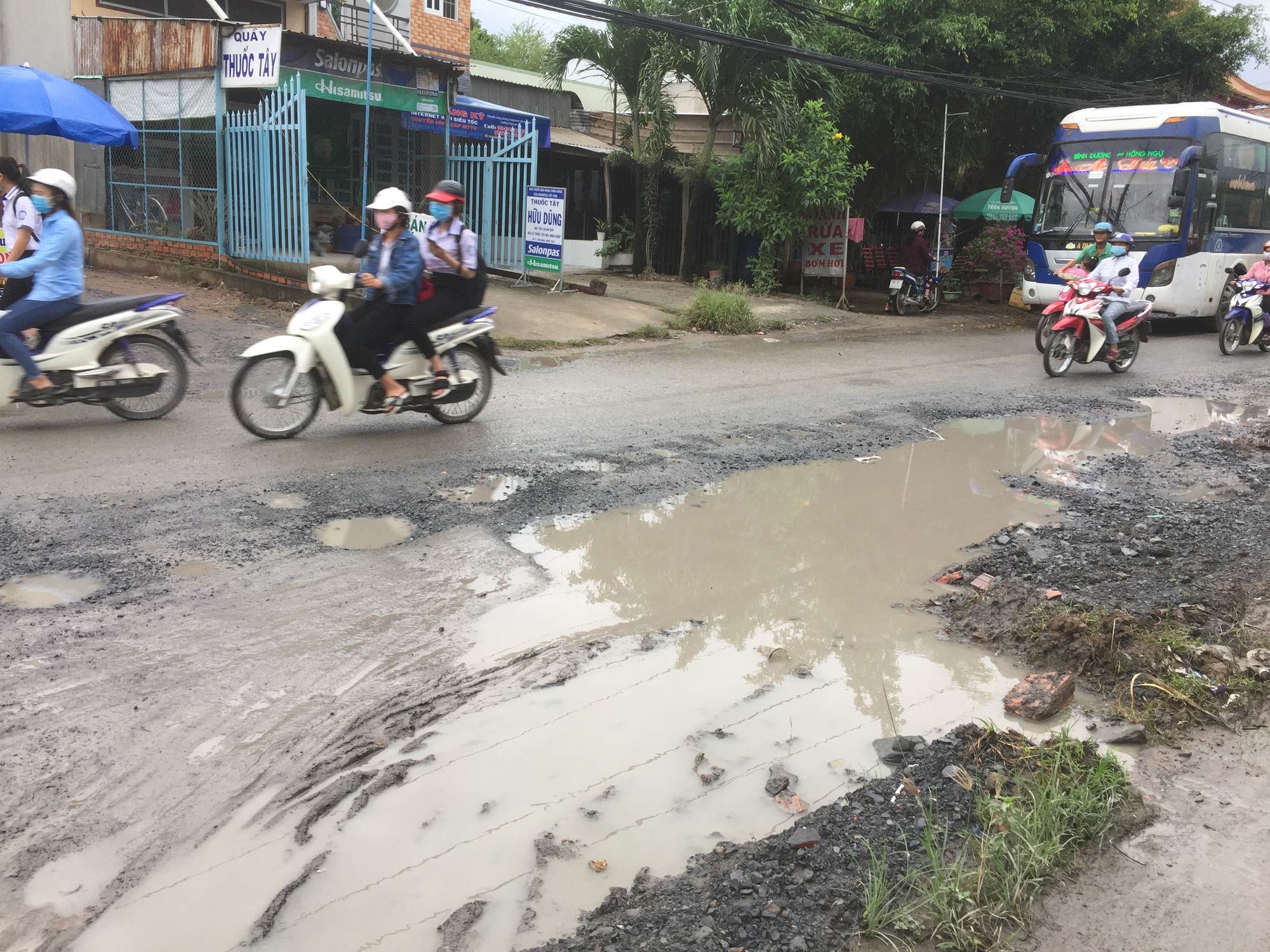 Tiếng thở… dài trên tuyến Quốc lộ 30 - Ảnh 2.