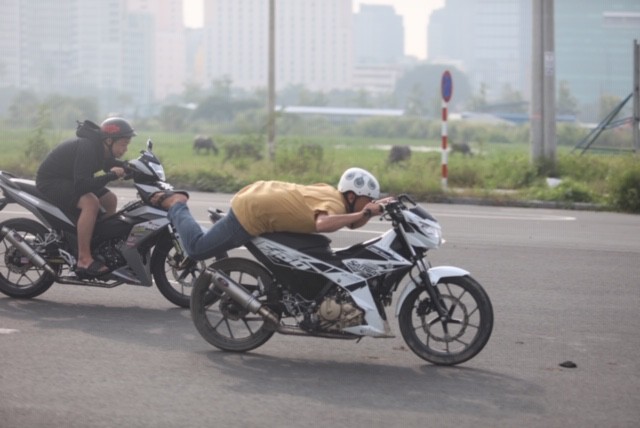 Lạnh người với trường đua bán mạng ở đại lộ Vòng cung - Ảnh 3.