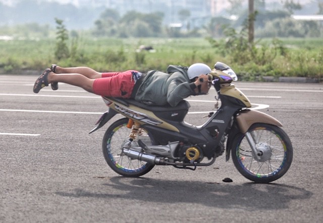 Lạnh người với trường đua bán mạng ở đại lộ Vòng cung - Ảnh 5.