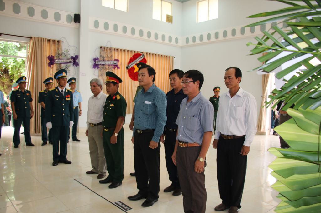 Lễ viếng Đại tá phi công Nguyễn Văn Bảy đang diễn ra tại quê nhà - Ảnh 5.