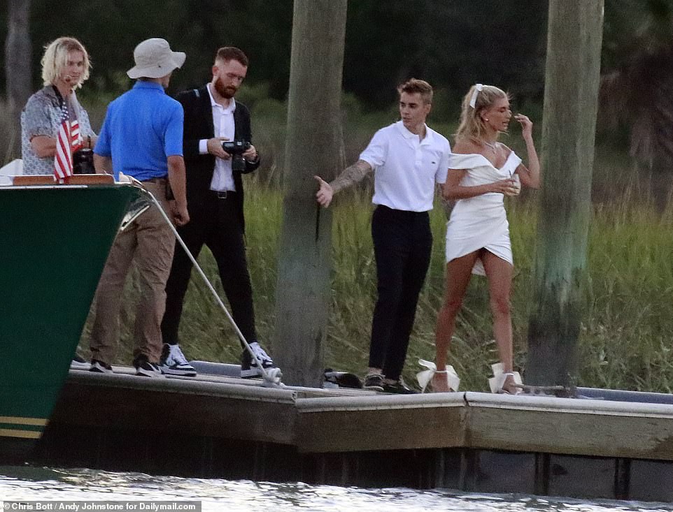 Justin Bieber và Hailey Baldwin đẹp đôi trước giờ cưới - Ảnh 4.