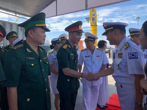 Tàu Hải quân Hàn Quốc thăm Đà Nẵng - Ảnh 1.
