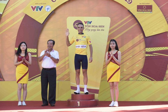 Loic Desriac đoạt áo vàng chung cuộc giải xe đạp quốc tế VTV Cúp 2019 - Ảnh 4.