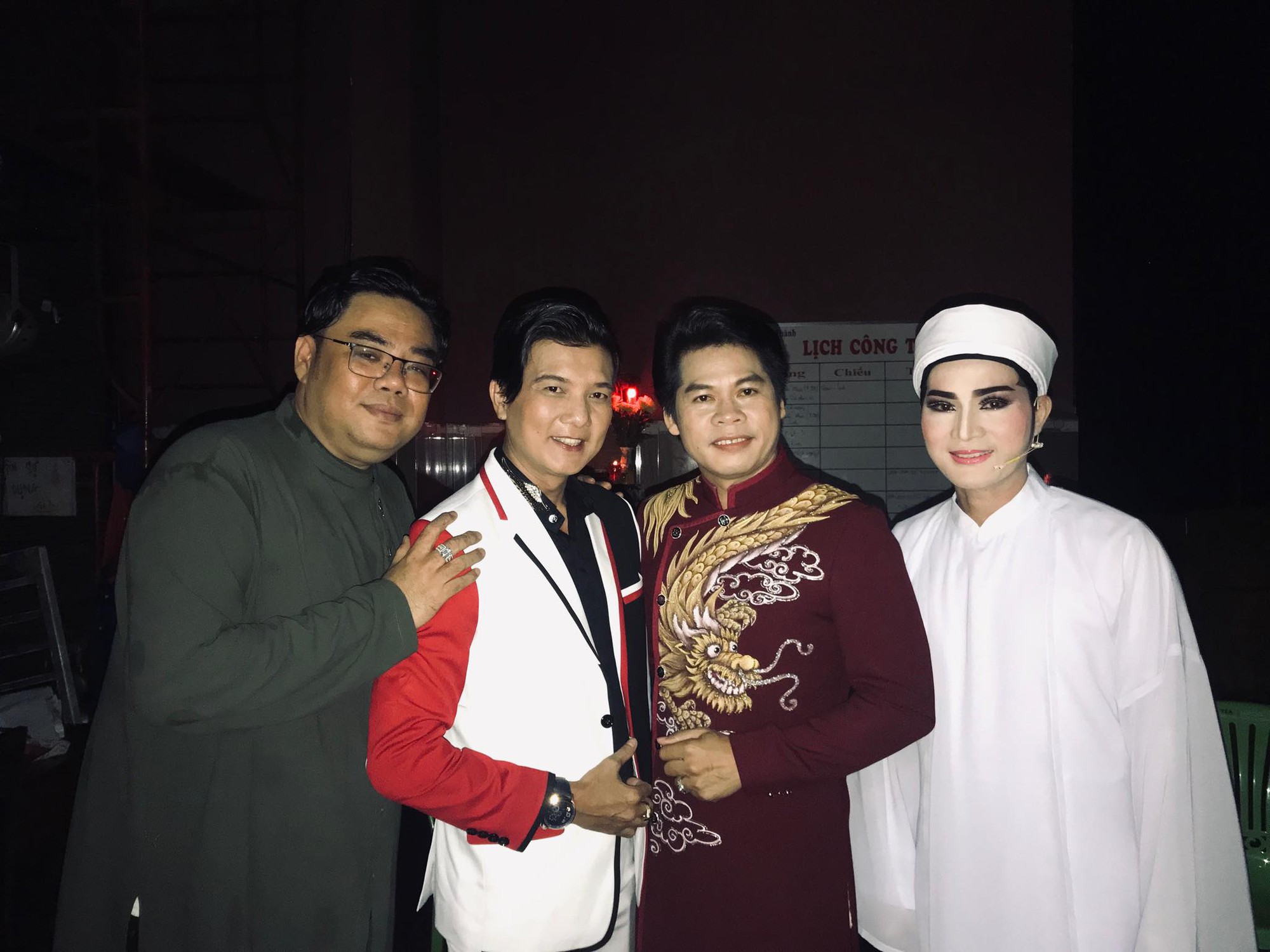 NSƯT Lê Nguyên Đạt chào sân trước thềm liên hoan quốc tế - Ảnh 4. NSƯT Lê Nguyên Đạt chào sân trước thềm liên hoan quốc tế - Ảnh 4.