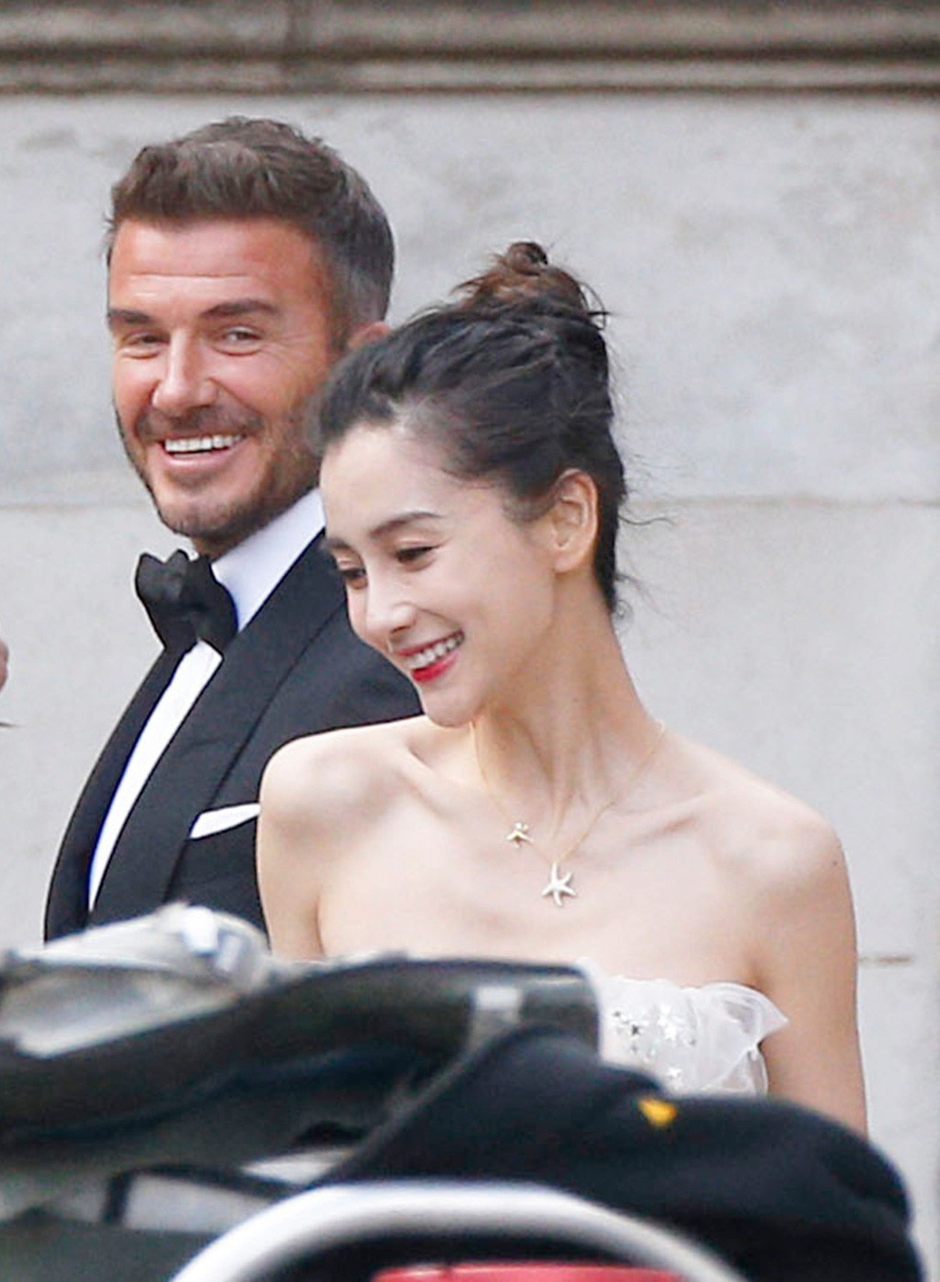 David Beckham cưới người mẫu Angela, bà Beck Victoria ngó lơ - Ảnh 2.
