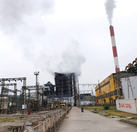 Tiếng nổ lớn tại Công ty Nhiệt điện Uông Bí, khói bốc cao hàng chục mét - Ảnh 1.