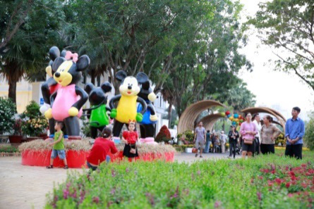 Hội Hoa Xuân Phú Mỹ Hưng 2020 rộn ràng trước ngày khai mạc - Ảnh 7.