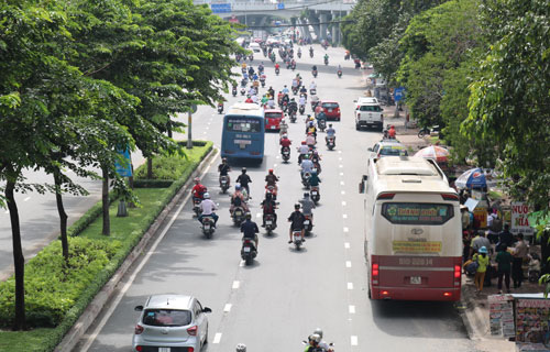 Xe dù, bến cóc tồn tại nhiều năm ở TP HCM vì đã “có ăn, có chịu”? - Ảnh 1.