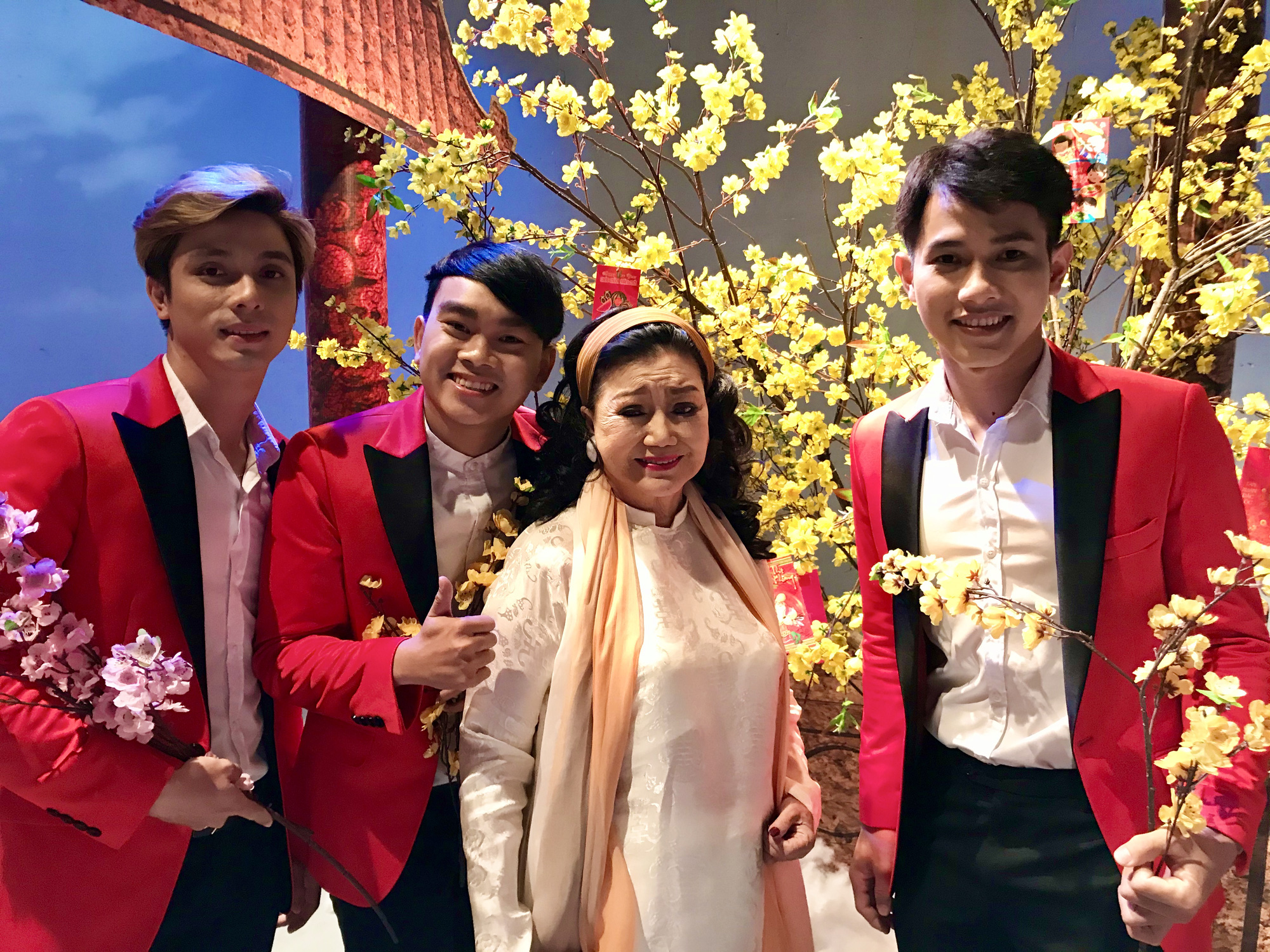 Nghệ sĩ tuổi Tý tề tựu mừng Xuân - Ảnh 1. Nghệ sĩ tuổi Tý tề tựu mừng Xuân - Ảnh 1.