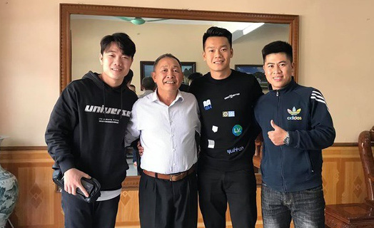 Xuân Trường rủ sao Hà Nội FC thăm thầy cũ trước ngày lên đường sang Hàn Quốc - Ảnh 2.