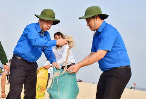 Dân chỉ mong cán bộ tiên phong! - Ảnh 1.