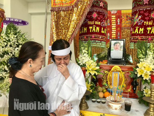 Nguyên thủ tướng Nguyễn Tấn Dũng viếng tang lễ NSƯT Nguyễn Chánh Tín - Ảnh 3.