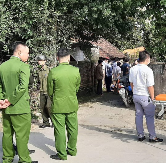 Bàng hoàng phát hiện con gái 10 tuổi tử vong, mẹ chết trong tư thế treo cổ - Ảnh 1.