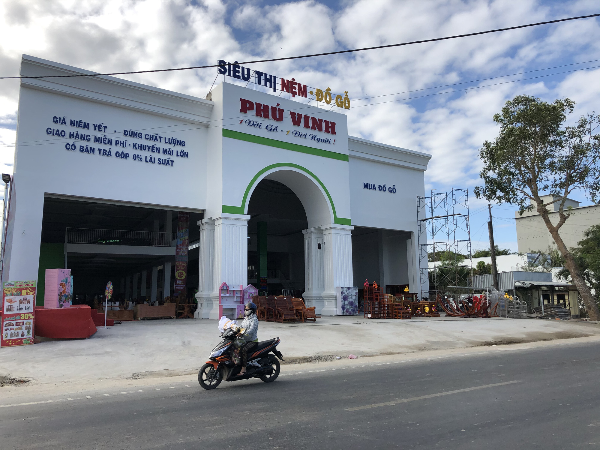 Siêu thị đồ gỗ ở Bạc Liêu xây dựng bất chấp: Làm giả cả hồ sơ thiết kế - Ảnh 2. Siêu thị đồ gỗ ở Bạc Liêu xây dựng bất chấp: Làm giả cả hồ sơ thiết kế - Ảnh 2.