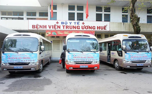 Thừa Thiên - Huế: Chuyến xe yêu thương chở bệnh nhân về quê đón Tết - Ảnh 1.