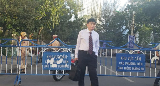 An ninh thắt chặt tại phiên tòa xét xử vợ chồng luật sư Trần Vũ Hải - Ảnh 1.