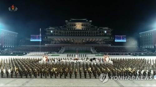 Triều Tiên trình làng hàng khủng mới trong lễ duyệt binh tờ mờ sáng - Ảnh 5.
