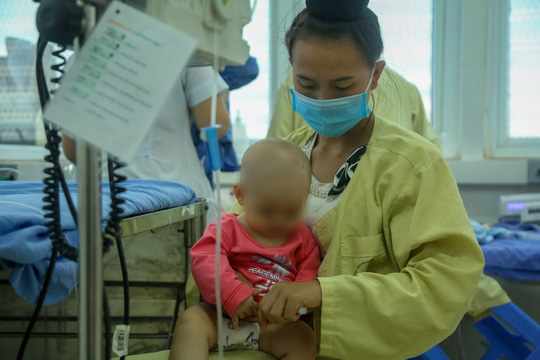 Vụ bé gái tử vong sau tiêm vắc-xin: Thêm nhiều trẻ nhập viện - Ảnh 5.