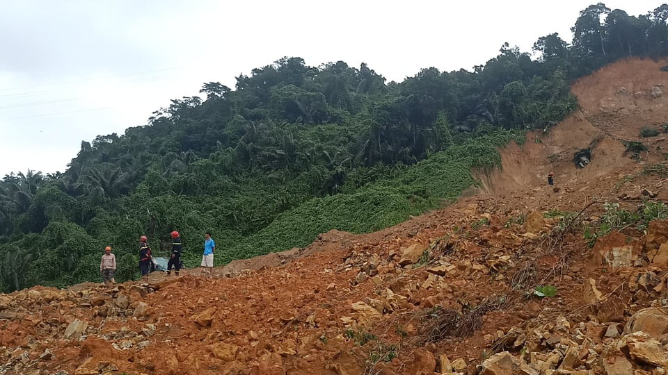 Kinh hoàng hiện trường sạt lở vùi lấp nhà điều hành Thủy điện Rào Trăng 3 - Ảnh 10.