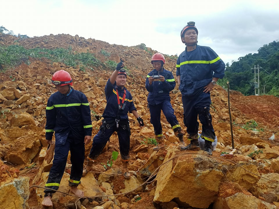 Kinh hoàng hiện trường sạt lở vùi lấp nhà điều hành Thủy điện Rào Trăng 3 - Ảnh 13.