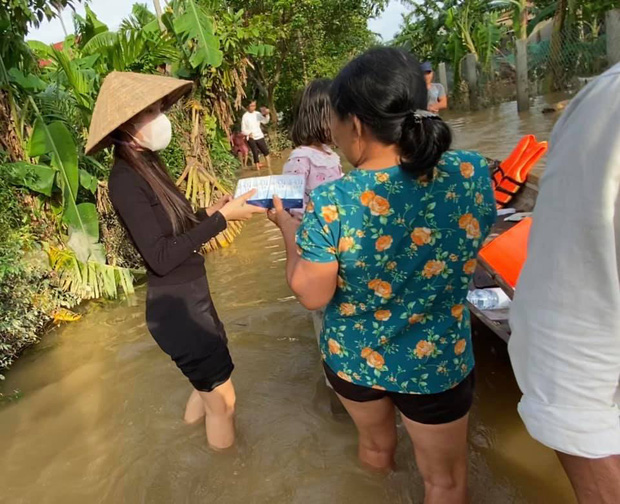 Vì sao ca sĩ Thủy Tiên được gọi là  cô Tiên? - Ảnh 3.