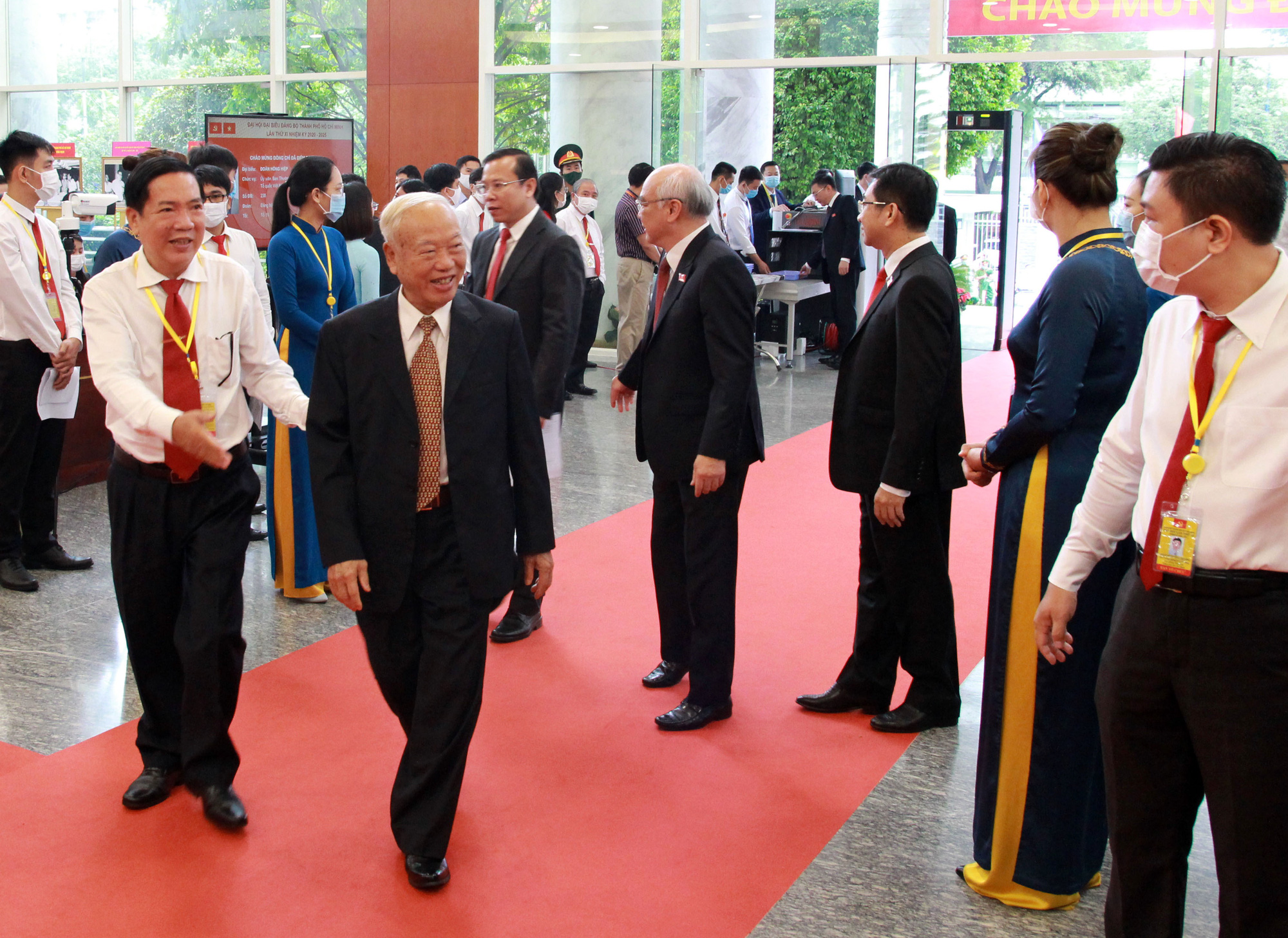 Hình ảnh lãnh đạo, nguyên lãnh đạo Đảng, Nhà nước dự khai mạc Đại hội Đảng bộ TP HCM - Ảnh 6.