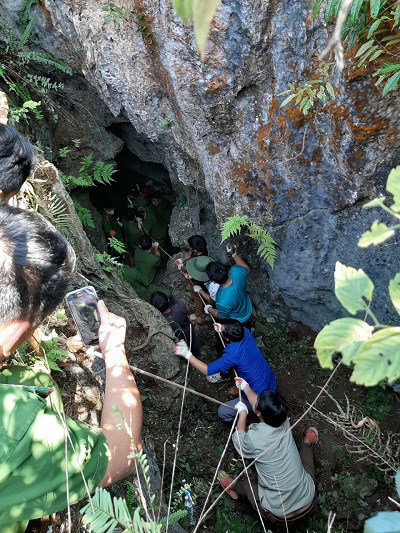 Thanh niên 19 tuổi thiệt mạng dưới hang sâu 147 m khi tìm đá quý - Ảnh 1.