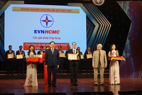 Tổng Công ty Điện lực TP HCM đạt danh hiệu Doanh nghiệp chuyển đổi số xuất sắc  - Ảnh 1.
