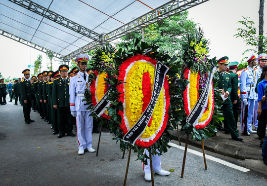 Xúc động lễ tang liệt sĩ, Thiếu tướng Nguyễn Hữu Hùng tại quê nhà - Ảnh 15.