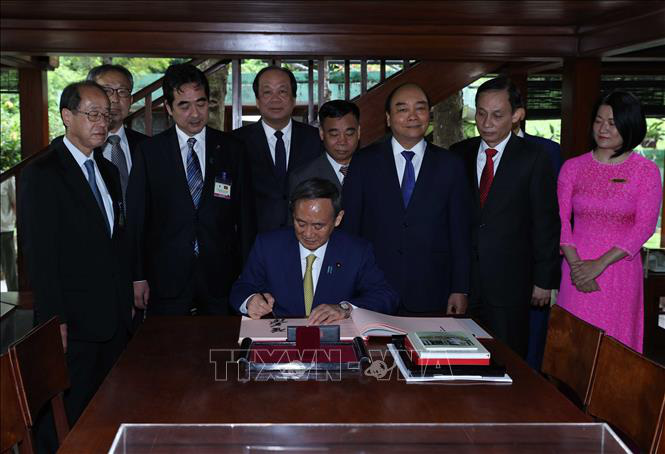 Thủ tướng Nhật Bản thăm Nhà sàn, Ao cá Bác Hồ - Ảnh 10.