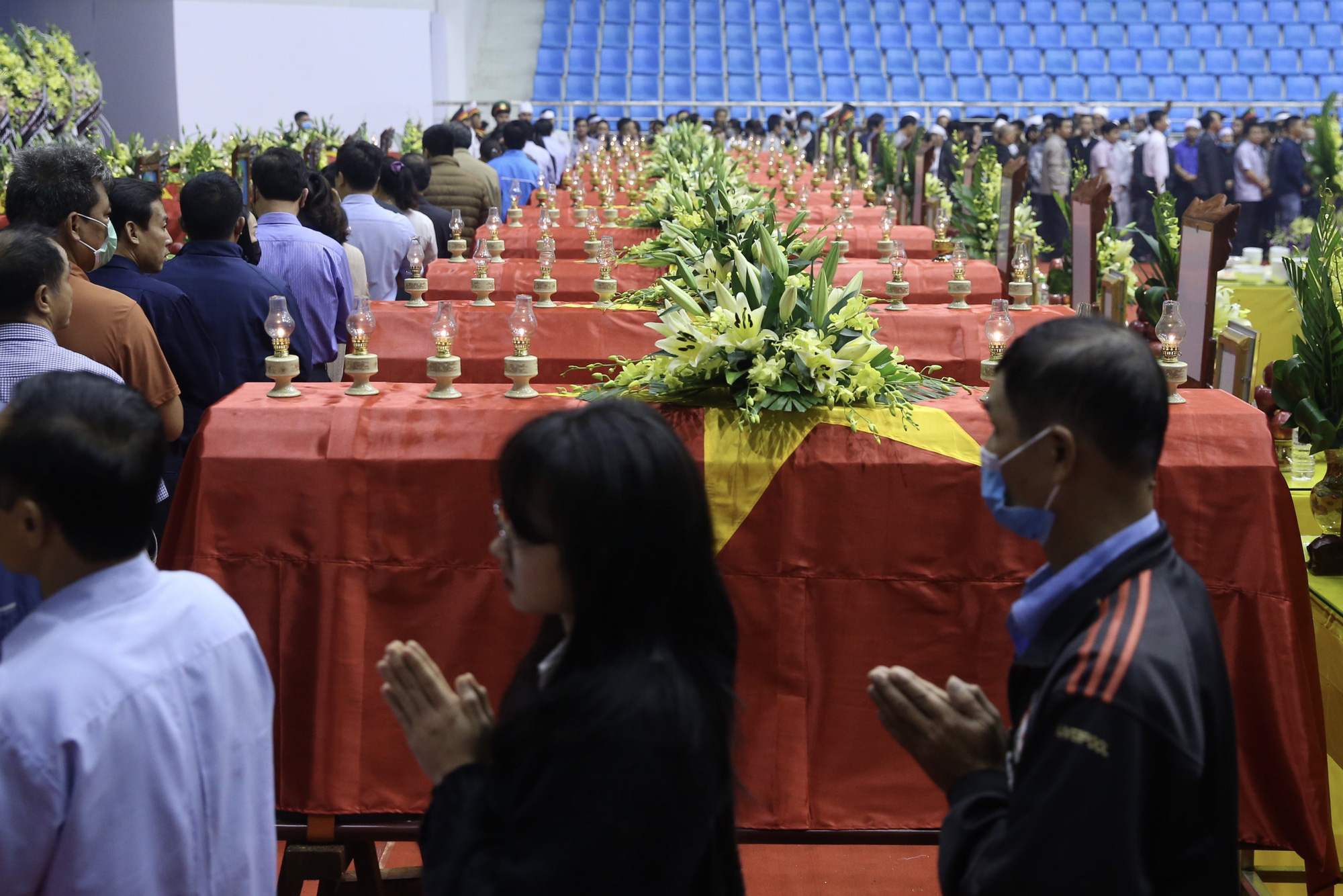Hình ảnh xúc động lễ truy điệu 22 cán bộ, chiến sĩ hy sinh ở Quảng Trị - Ảnh 11.