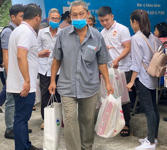 VWS chăm sóc sức khỏe cho 300 hộ dân ở huyện Bình Chánh - Ảnh 3.