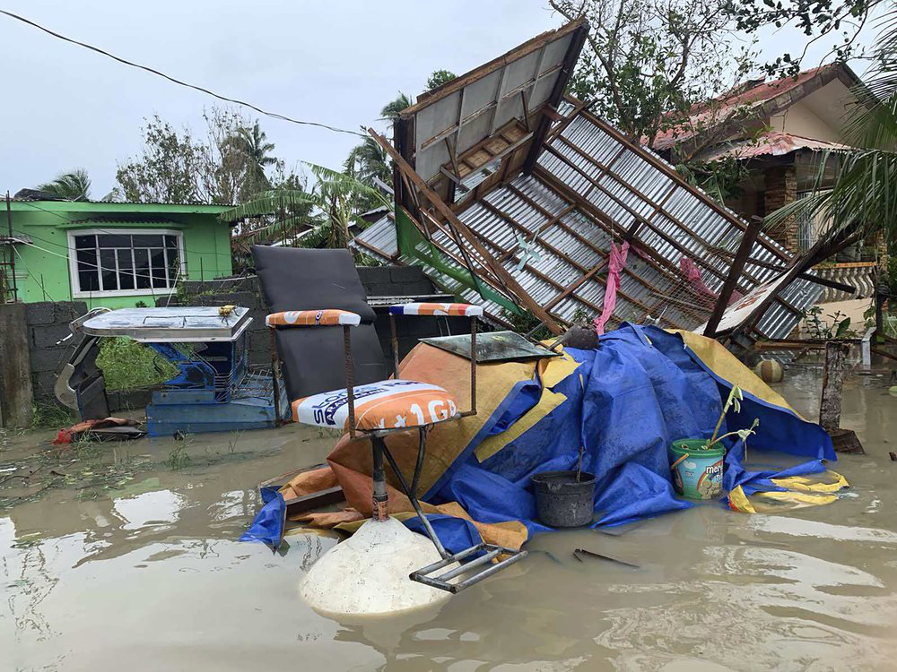 Bão Molave gây thiệt hại diện rộng tại Philippines - Ảnh 2.