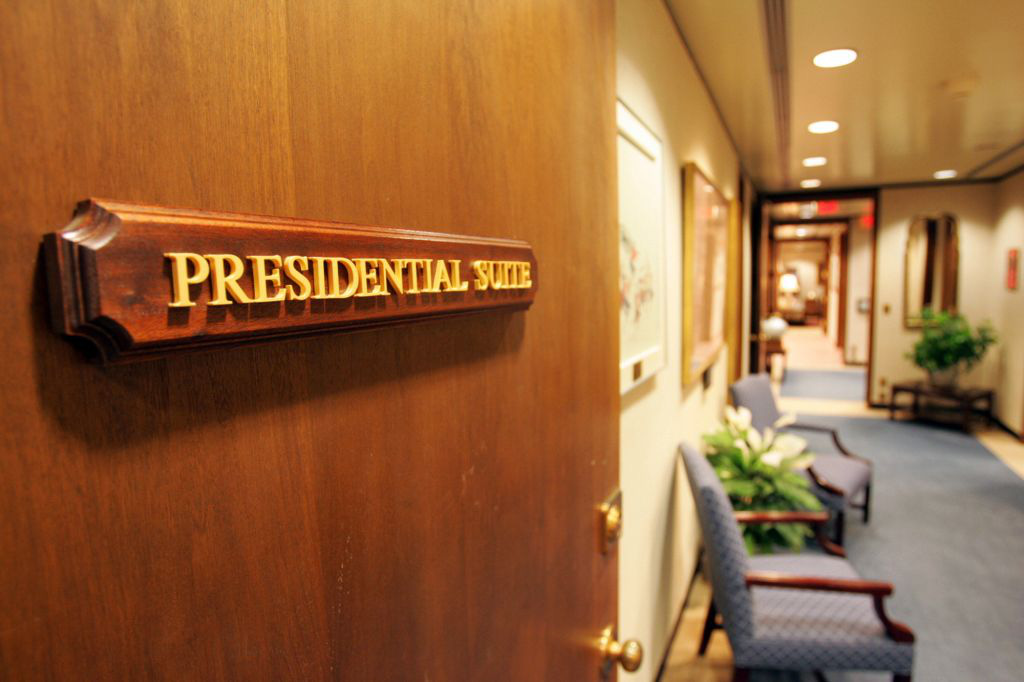Bên trong “phòng tổng thống” tại bệnh viện ông Trump điều trị Covid-19 - Ảnh 1.