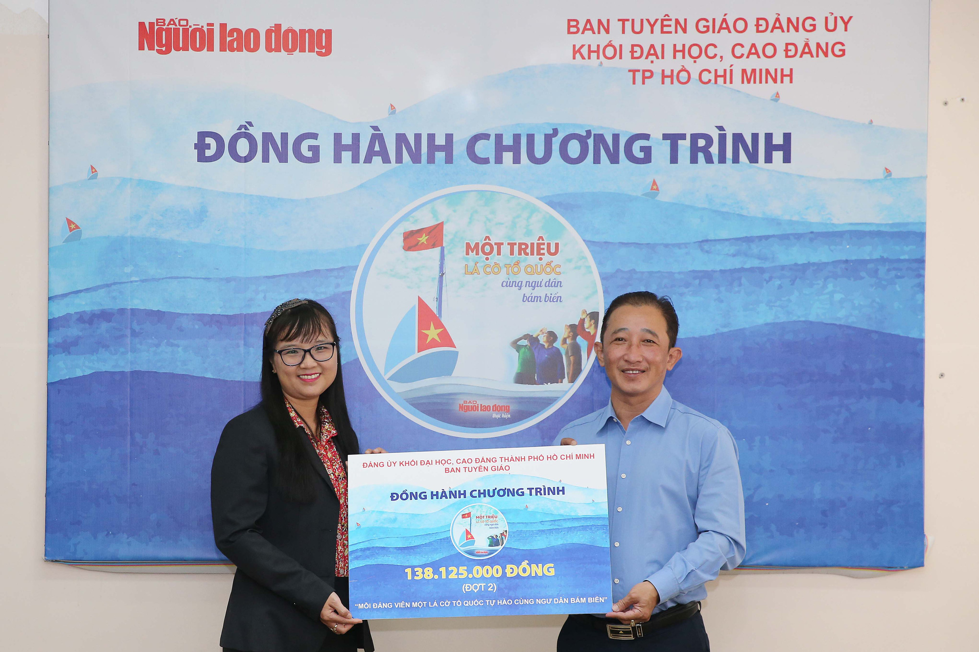 10 trường đại học ủng hộ chương trình Một triệu lá cờ Tổ quốc cùng ngư dân bám biển - Ảnh 2.