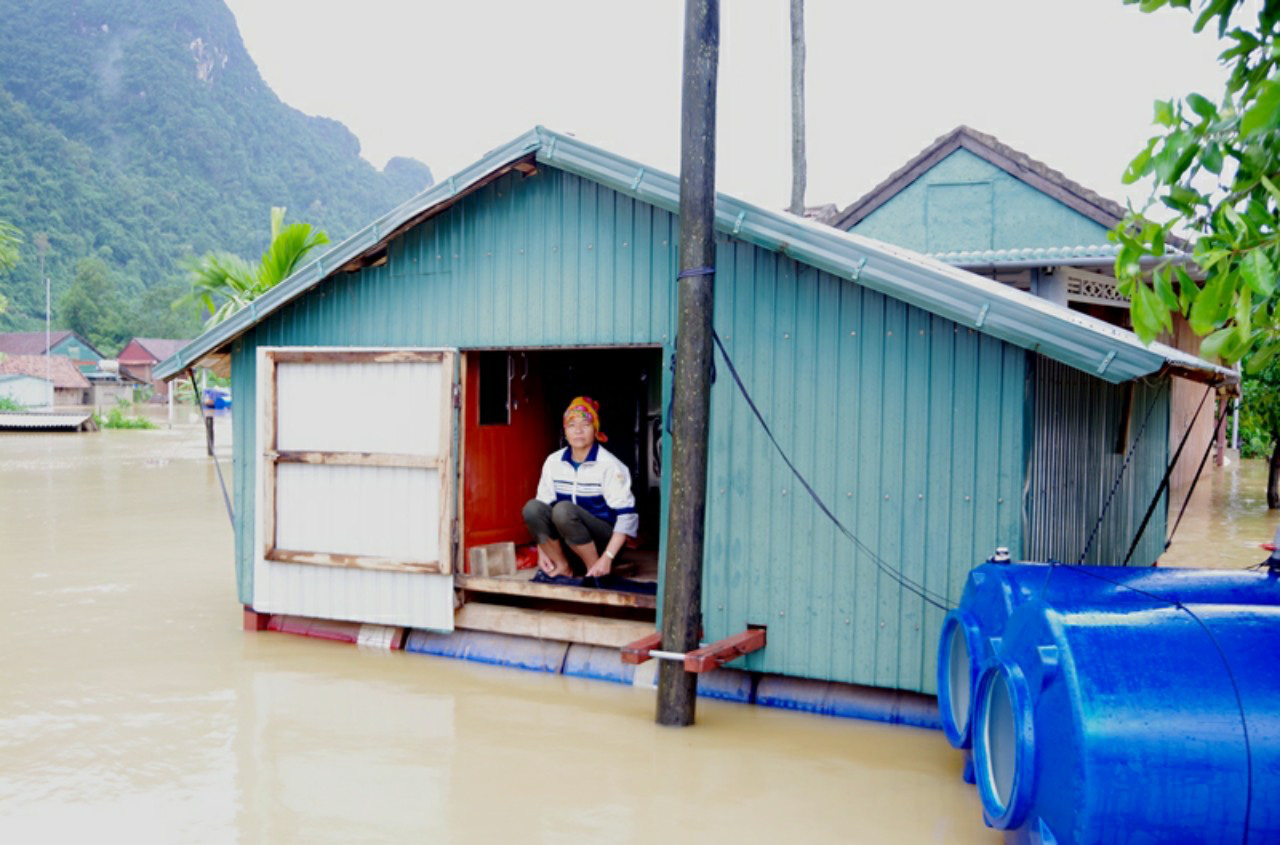 Quảng Bình- Huế: Hơn 13.000 nhà dân bị ngập chìm trong biển nước - Ảnh 11.