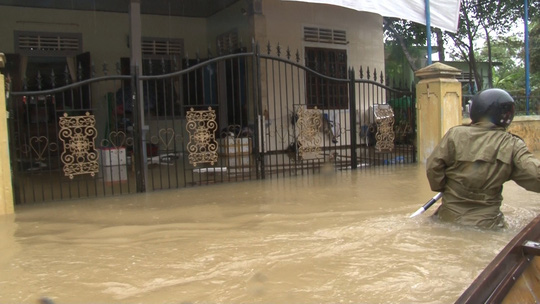 Quảng Bình- Huế: Hơn 13.000 nhà dân bị ngập chìm trong biển nước - Ảnh 3.