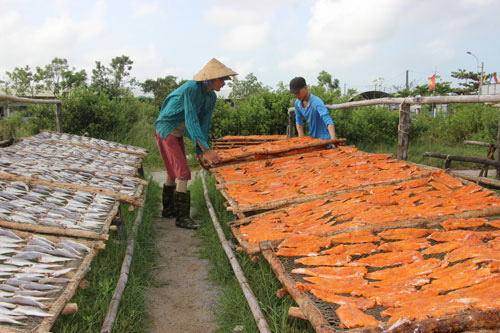 Làng nghề hối hả đón Tết - Ảnh 1.