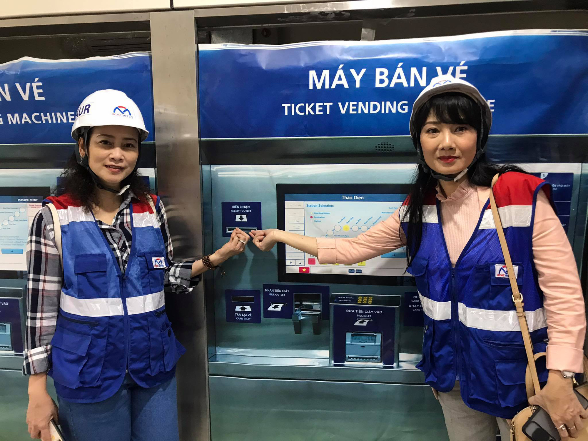 Ho Či Minovo Město: Mnoho umělců bylo při návštěvě klíčových projektů zaplaveno emocemi - Foto 7. TP HCM: Nhiều văn nghệ sĩ dâng trào cảm xúc khi tham quan các công trình trọng điểm - Ảnh 7.