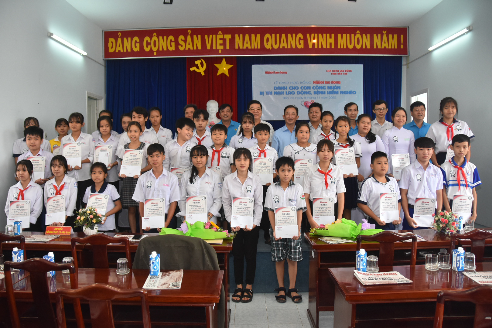 Học bổng Báo Người Lao Động đến với học sinh nghèo, học giỏi Bến Tre - Ảnh 12.
