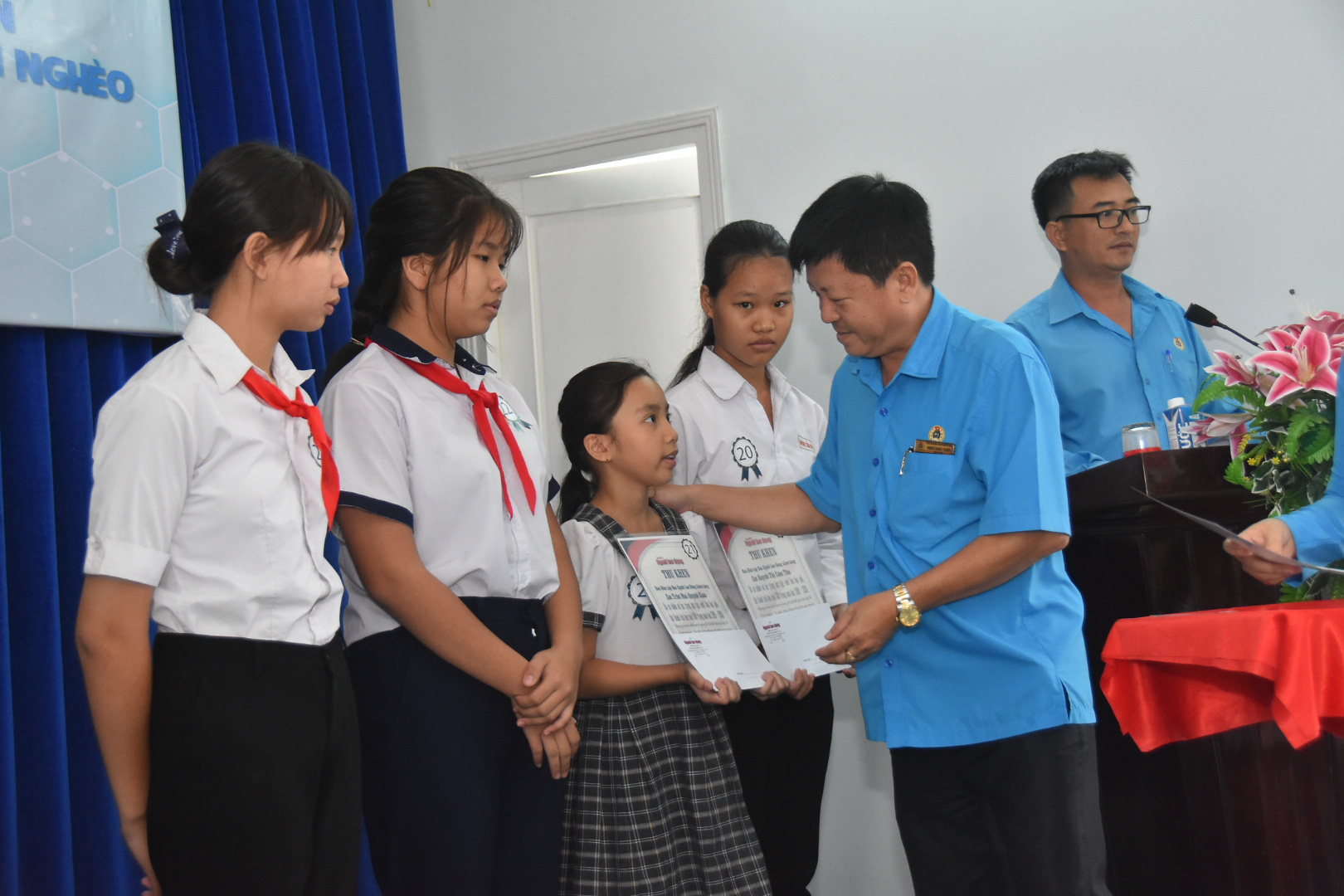 Học bổng Báo Người Lao Động đến với học sinh nghèo, học giỏi Bến Tre - Ảnh 7.
