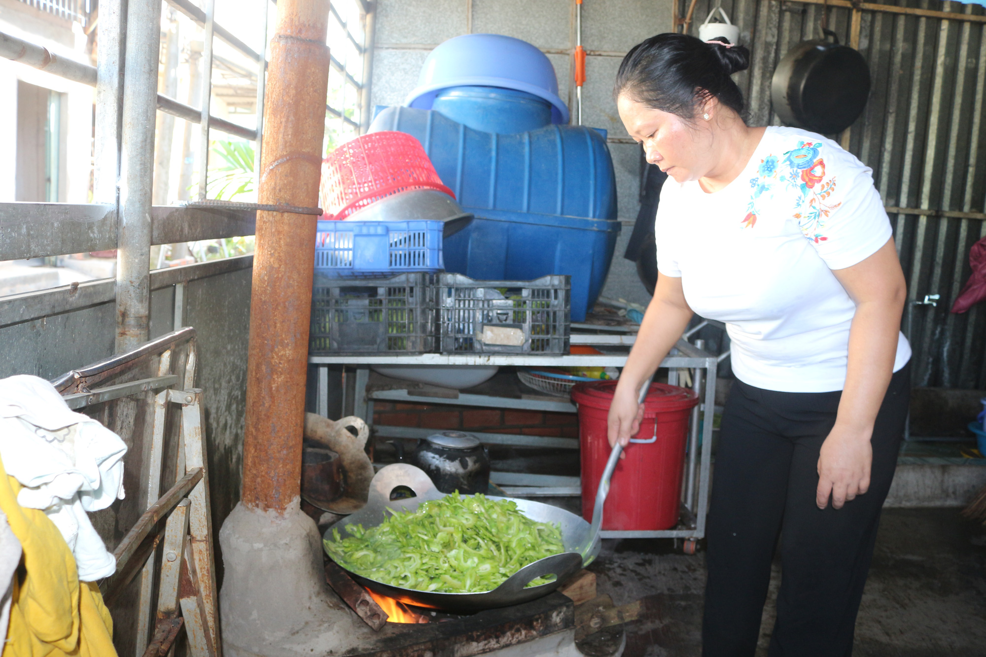 Đôi vợ chồng ở nhà thuê làm chuyện “bao đồng” - Ảnh 3.